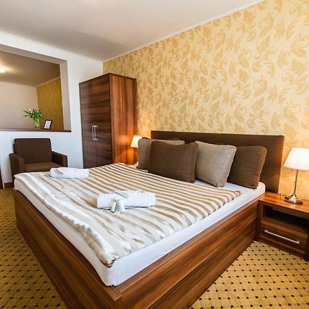 Hotel Merkur Kaluza Luaran gambar