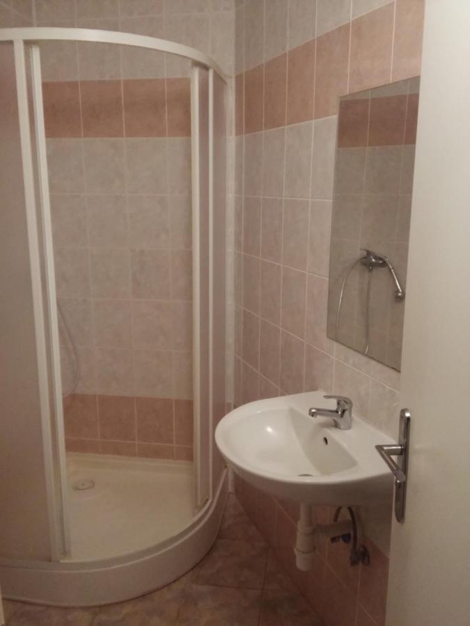 Hotel Merkur Kaluza Luaran gambar