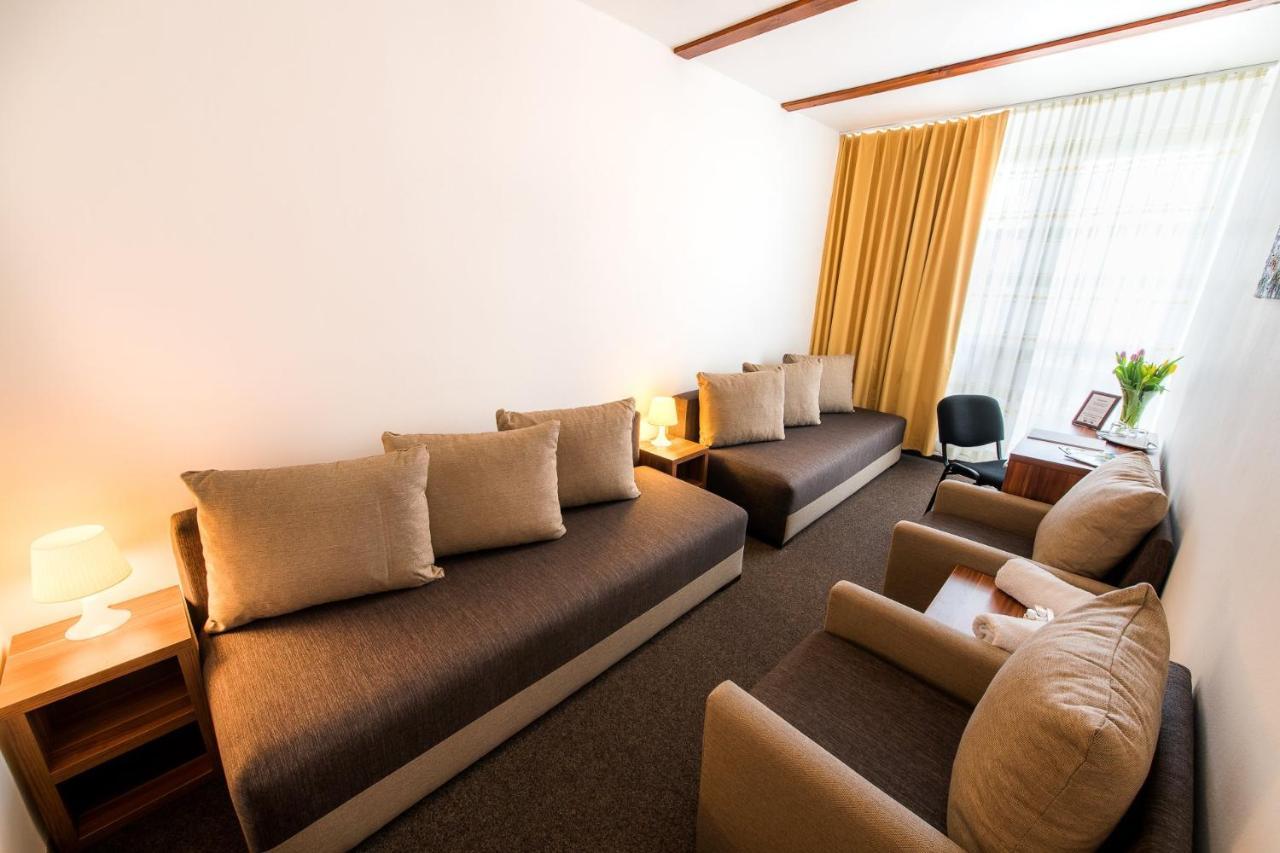 Hotel Merkur Kaluza Luaran gambar