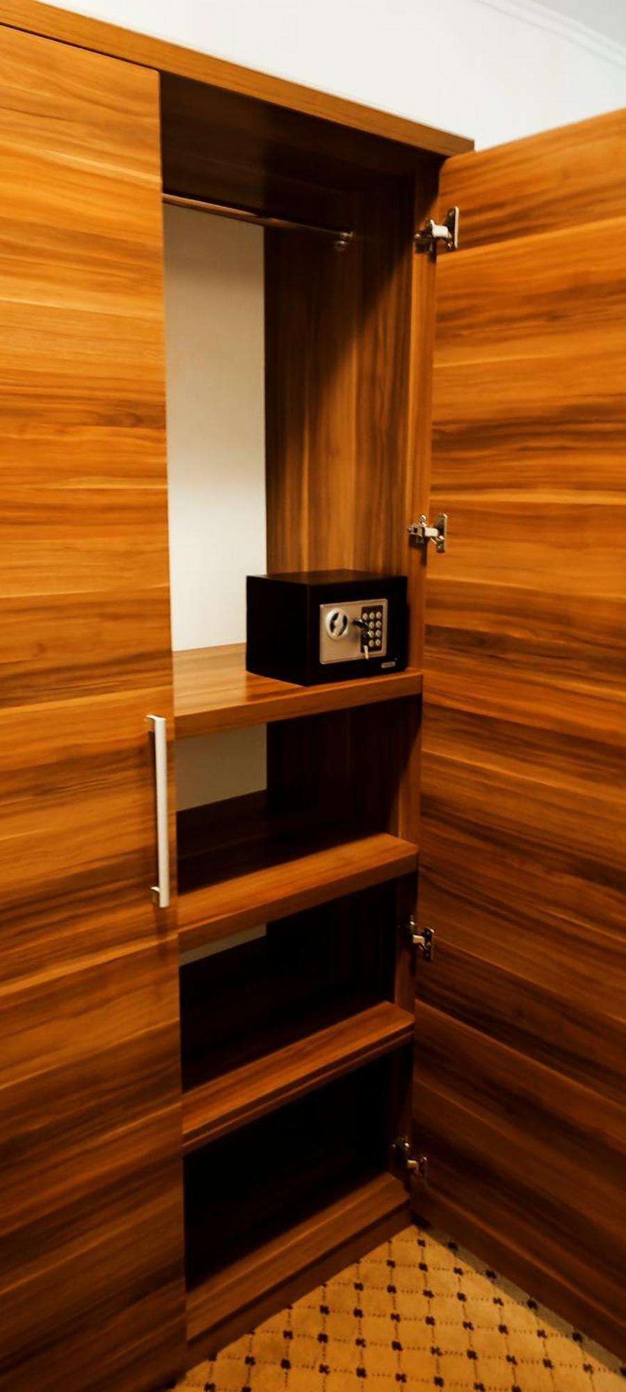 Hotel Merkur Kaluza Luaran gambar